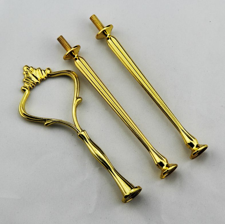 Feronerie-maner pentru etajera prajituri- culoare aurie model coroana